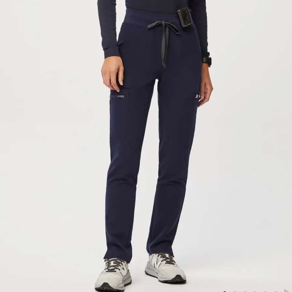Figs • Yola Navy Blue Skinny Scrub Pants - XS/P